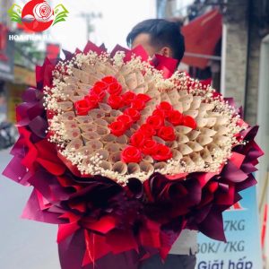 Bó hoa tiền 200k chữ MẸ sang chảnh
