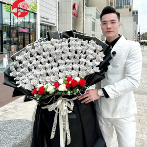 Bó hoa tiền 100$ đô la Phượng Hoàng Đen