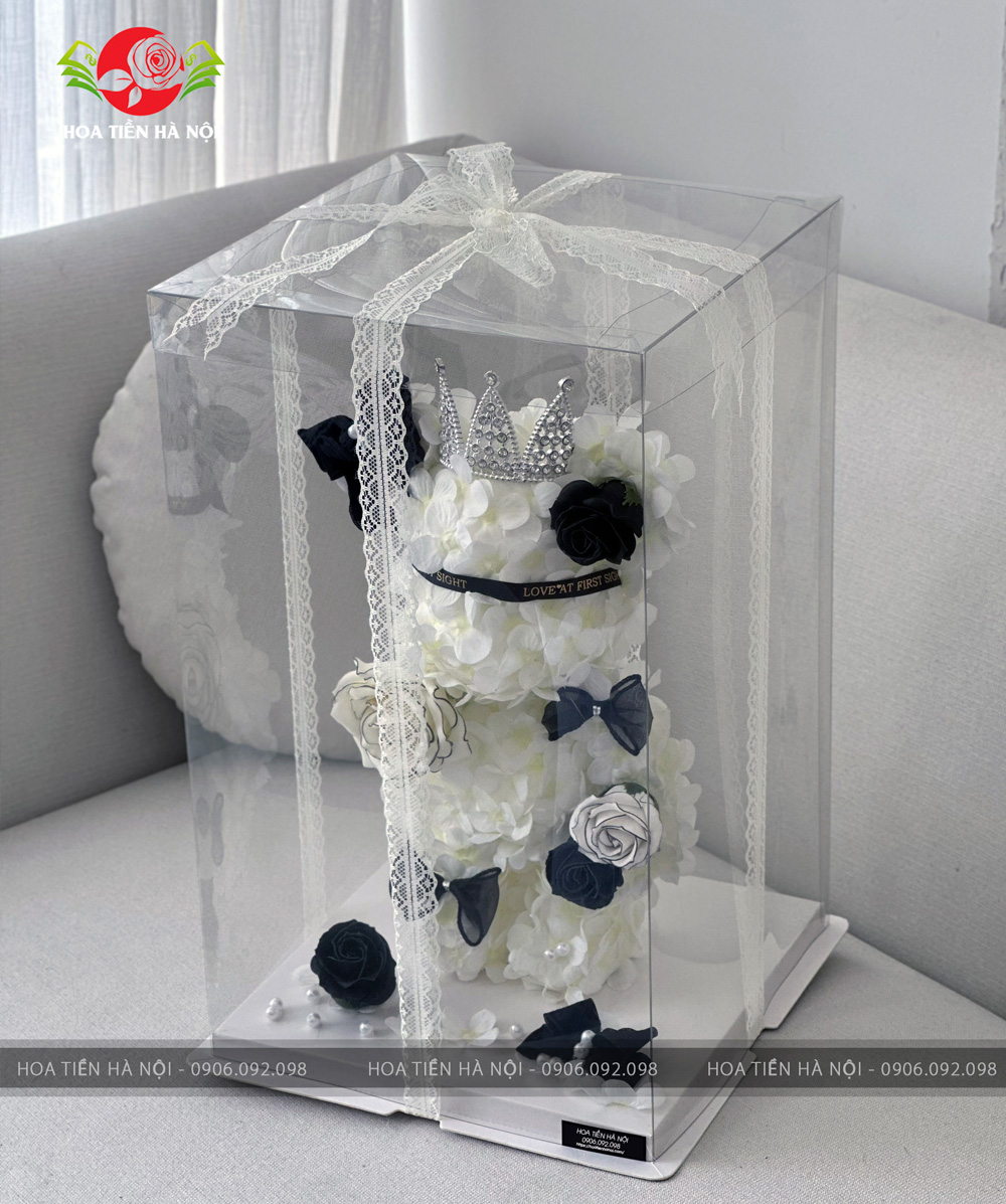 Box gấu bearbrick màu đen trắng