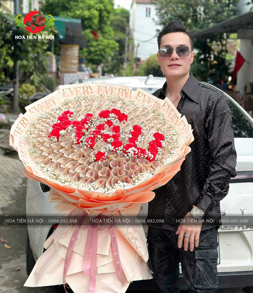 Bó hoa tiền 200k xếp chữ theo tên chủ nhân