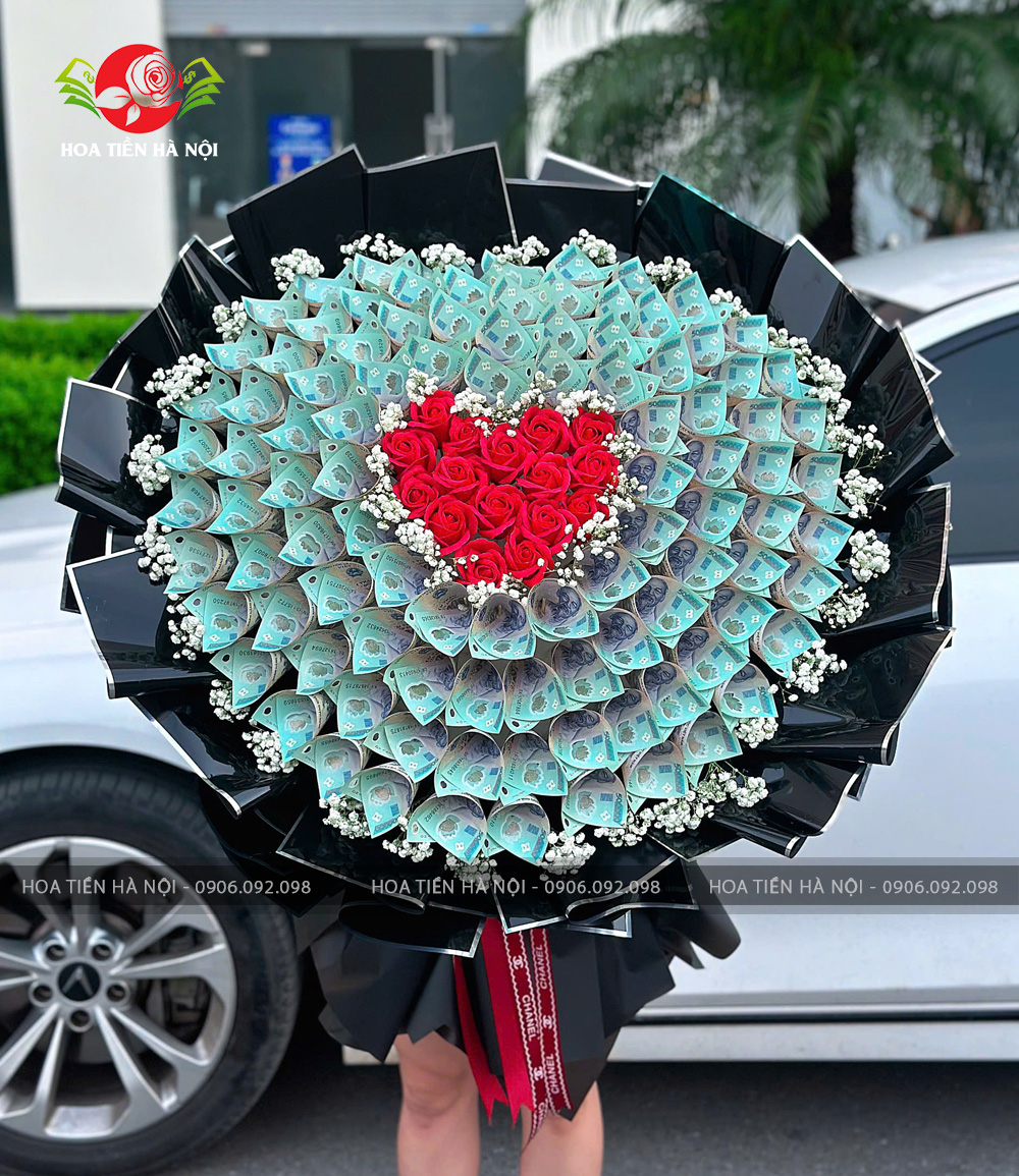 Bó hoa tiền 500k trái tim đen viền bạc