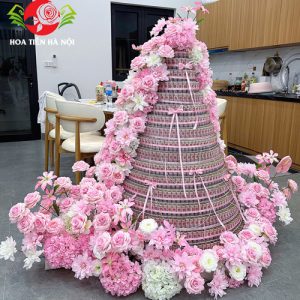 Bánh sinh nhật bằng tiền 220 triệu trang trí sự kiện tone hồng