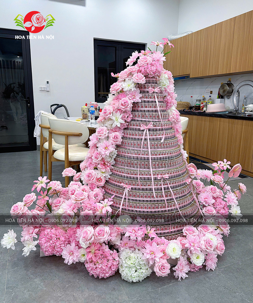 Bánh sinh nhật bằng tiền 220 triệu