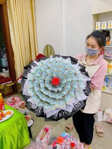 Bó hoa tiền 20 triệu 40 tờ 500k